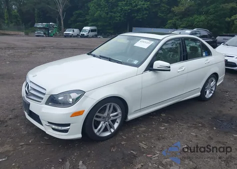 2012 Mercedes-Benz C 300 Luxury 4Matic/Sport 4Matic из США, поврежденный, VIN WDDGF8BB4CR214277